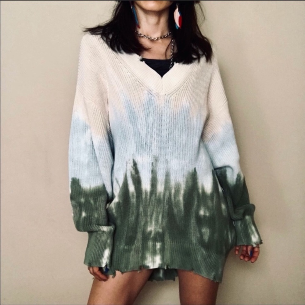 Young Fabulous & Broke Ombré Tie Dye V-Neck Oversized Sweater Size S/M NWT